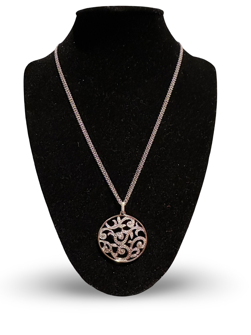 Elegant Silver Filigree Circle Pendant Necklace - 925 Silver and Diamonds